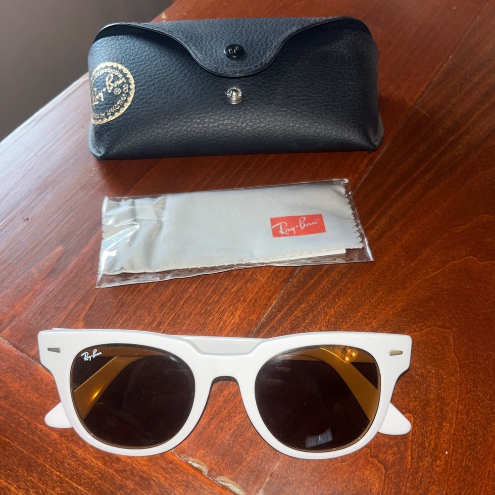 White Ray-Ban Meteor Sunglasses Like New